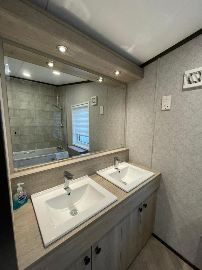 Brackencroft Lodge With Hot Tub York Esterno foto