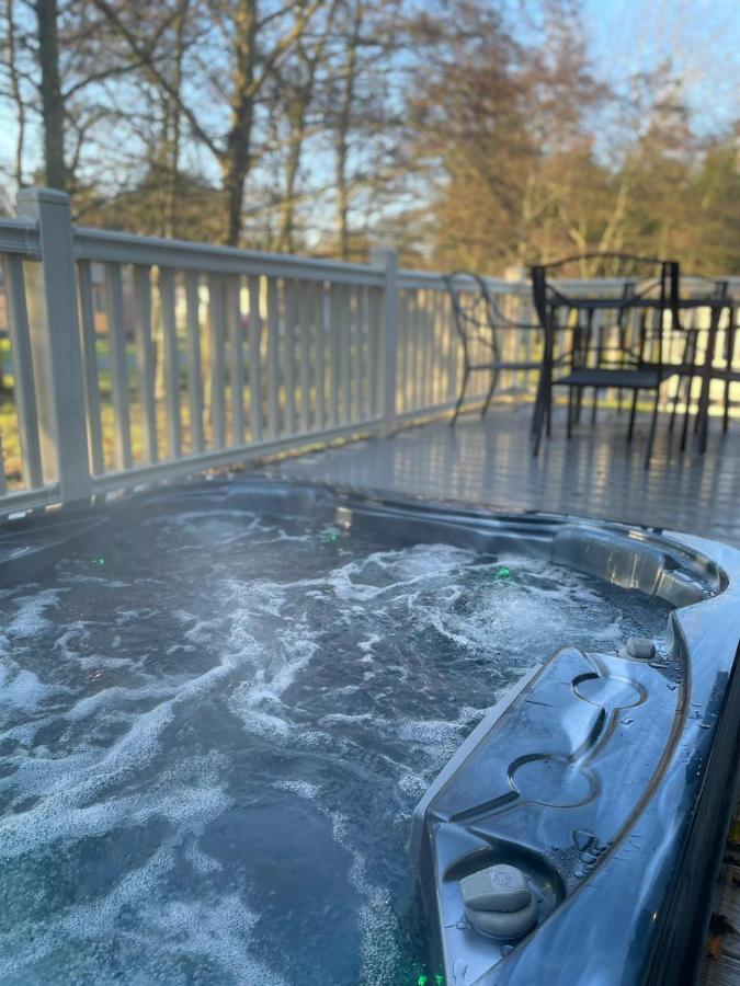 Brackencroft Lodge With Hot Tub York Esterno foto