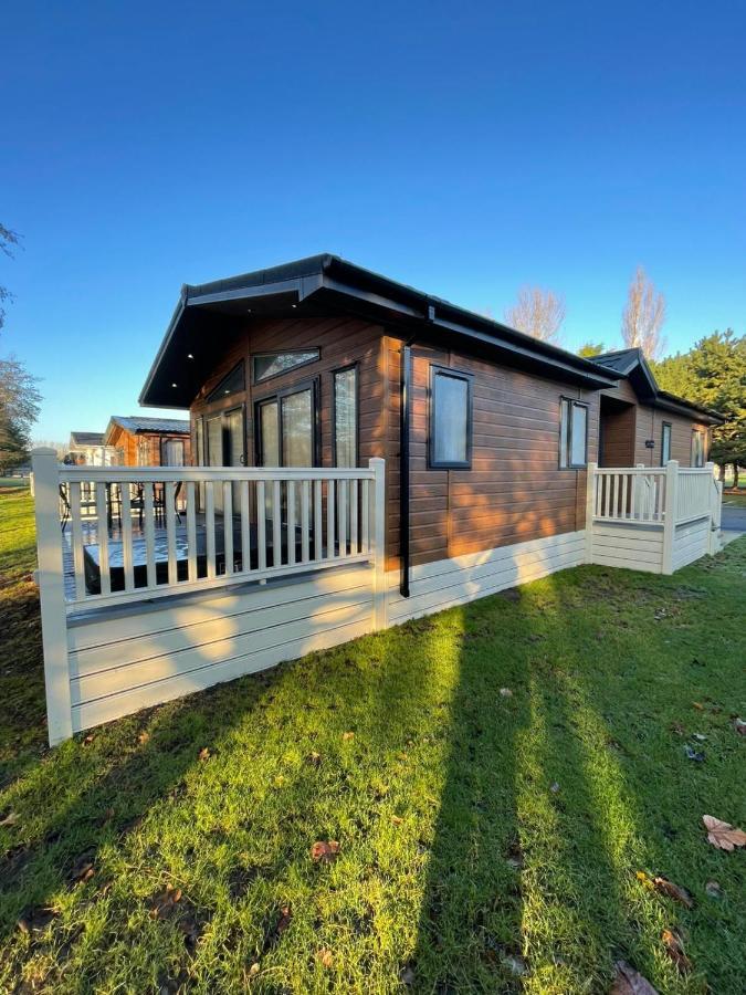 Brackencroft Lodge With Hot Tub York Esterno foto