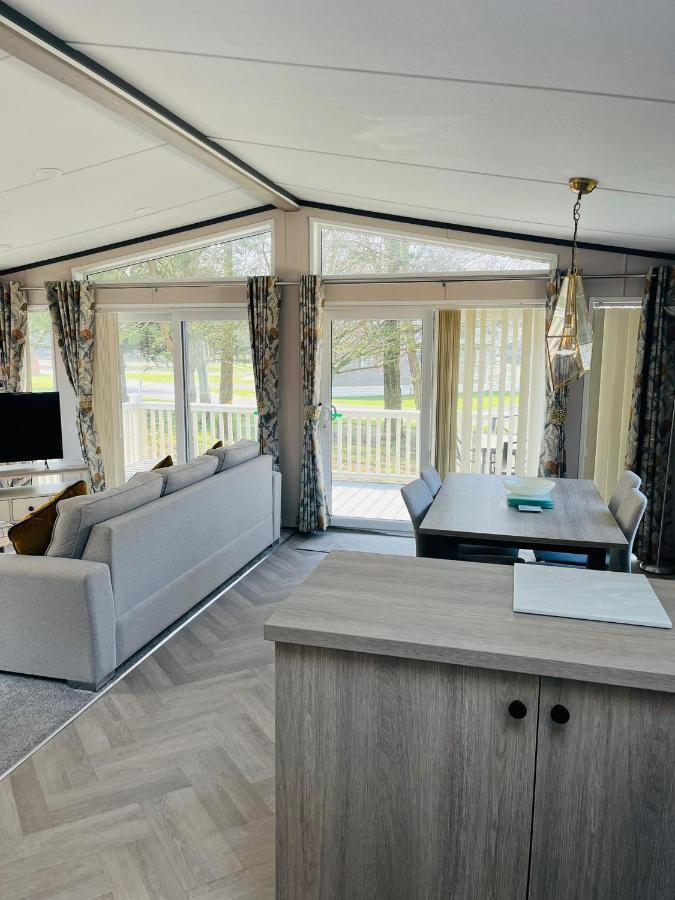 Brackencroft Lodge With Hot Tub York Esterno foto