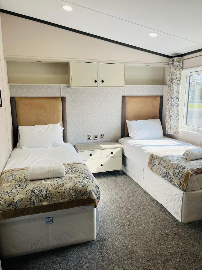 Brackencroft Lodge With Hot Tub York Esterno foto